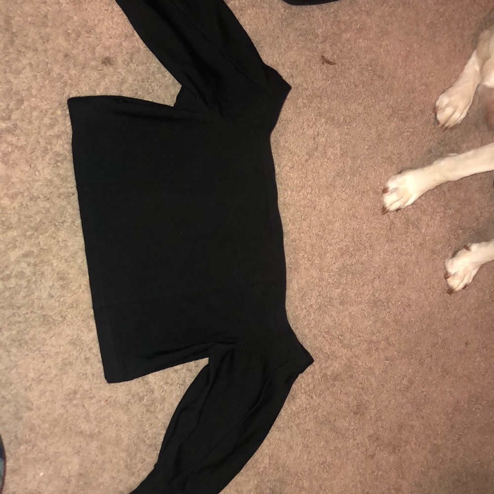 Honey punch black crop top. Very nice arterial. Seams on arms.